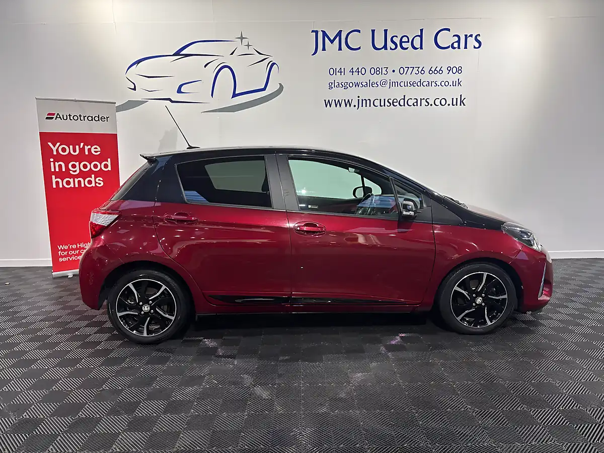 Used 2017 Toyota Yaris Blue Bi-Tone Red - Interior and Exterior details 6