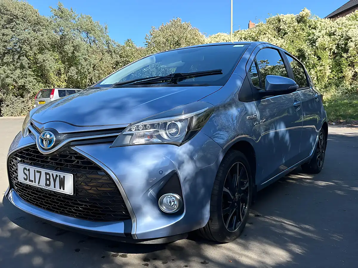 Used 2017 Toyota Yaris Design Island Blue Metallic - Interior and Exterior details 9