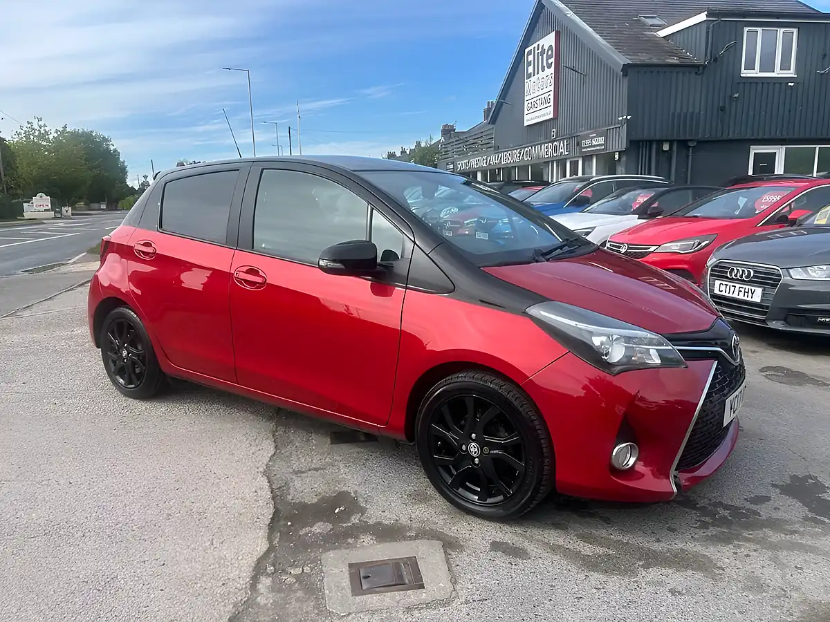 Used 2017 Toyota Yaris Design Red - Front View