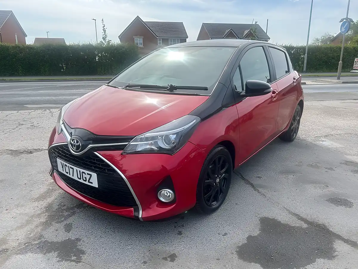 Used 2017 Toyota Yaris Design Red - Interior and Exterior details 10