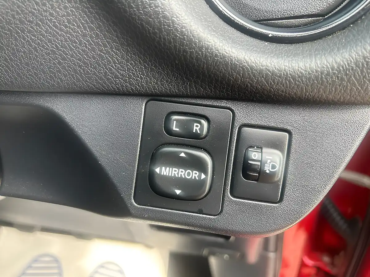 Used 2017 Toyota Yaris Design Red - Interior and Exterior details 15