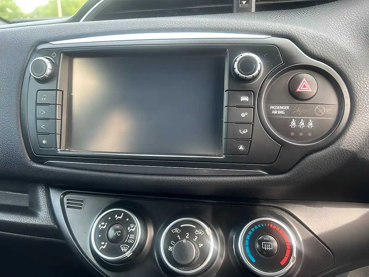 Used 2017 Toyota Yaris Design Red - Interior and Exterior details 18