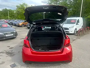 Used 2017 Toyota Yaris Design Red - Interior and Exterior details 5