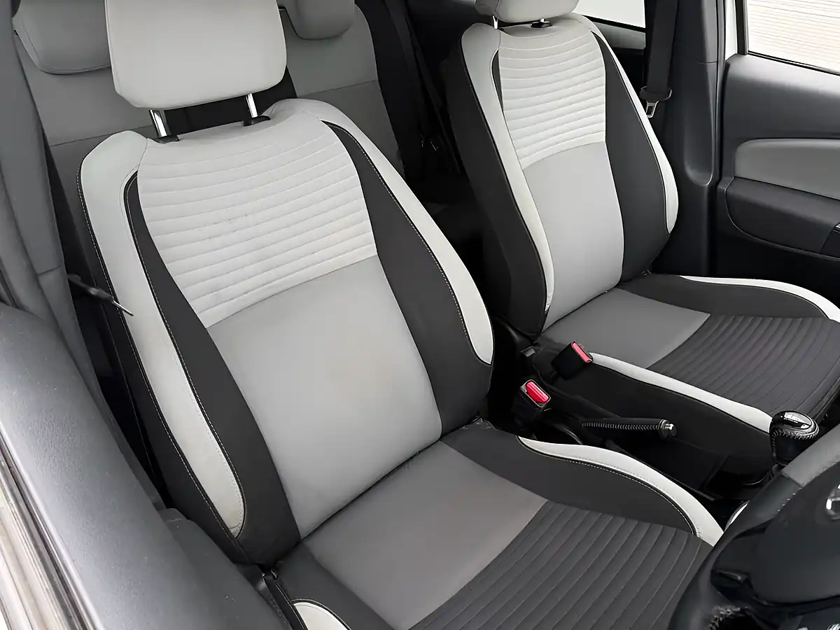 Used 2017 Toyota Yaris Design White - Interior and Exterior details 10