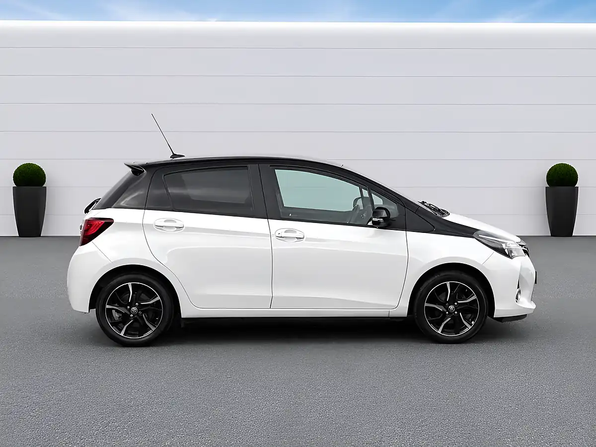 Used 2017 Toyota Yaris Design White - Interior and Exterior details 6