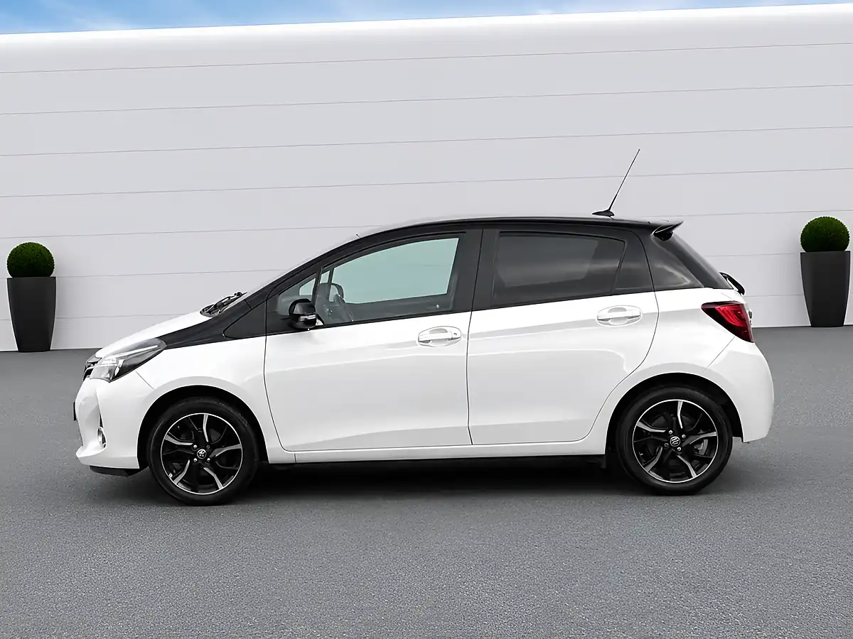 Used 2017 Toyota Yaris Design White - Interior and Exterior details 7