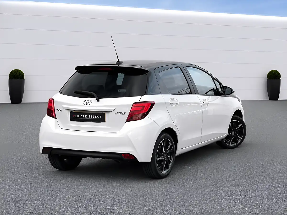 Used 2017 Toyota Yaris Design White - Interior and Exterior details 9