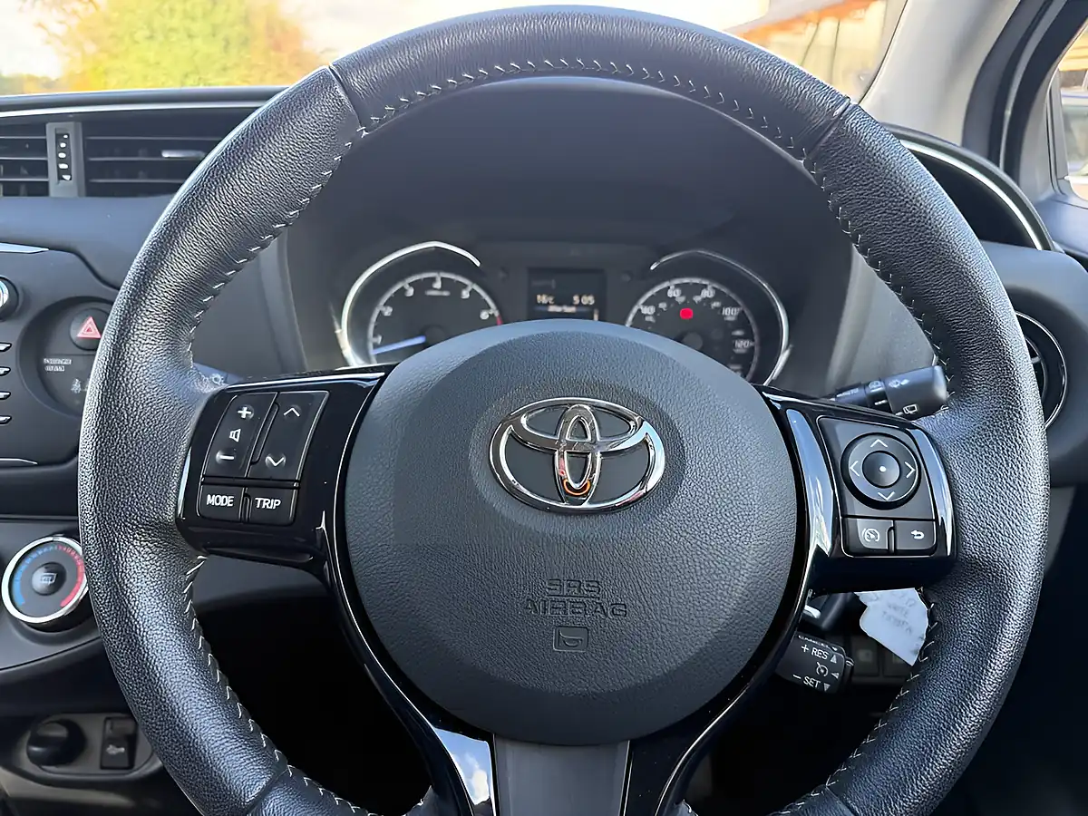 Used 2017 Toyota Yaris Design White - Interior and Exterior details 11