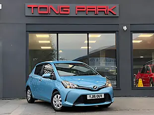 Used 2017 Toyota Yaris Icon Purple - Interior and Exterior details 5