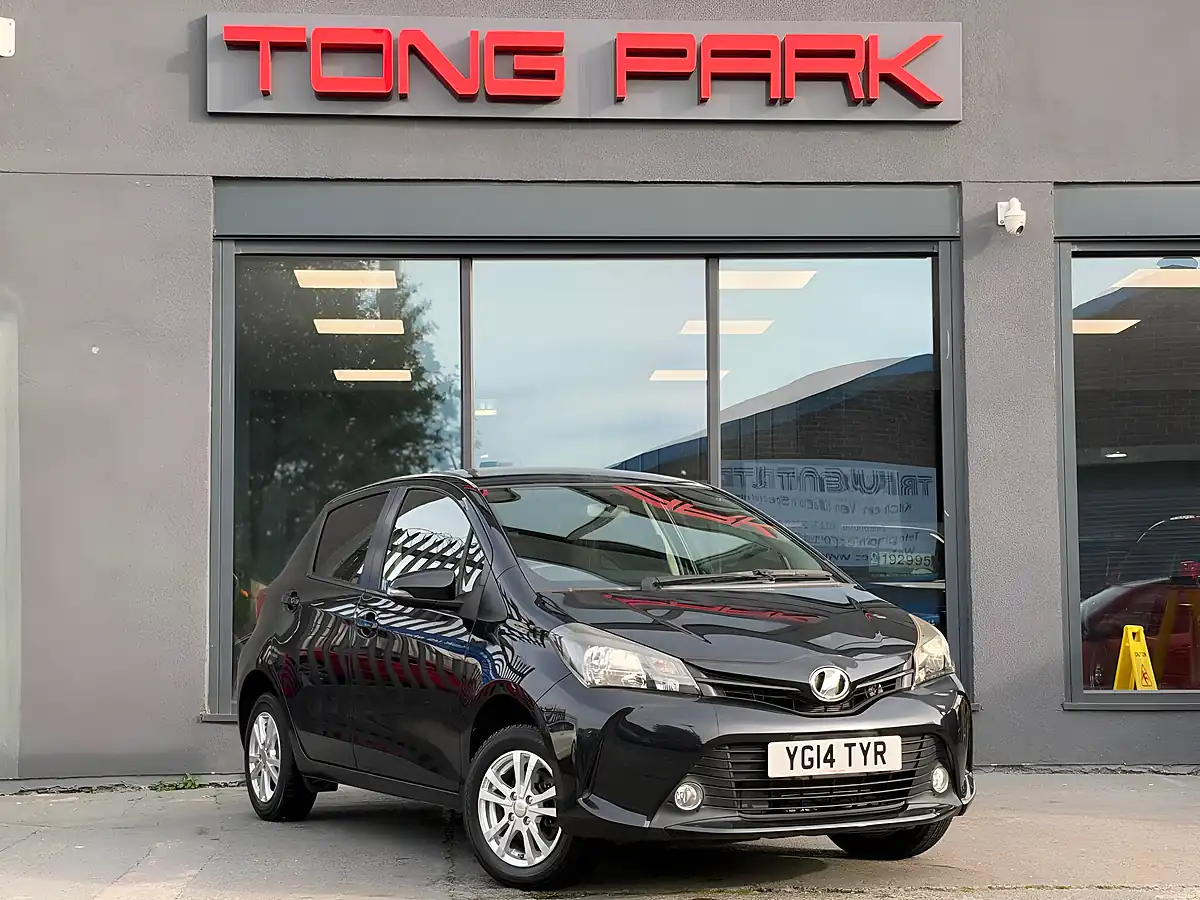 Used 2017 Toyota Yaris Icon Purple - Interior and Exterior details 9