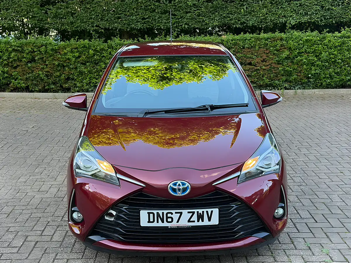 Used 2017 Toyota Yaris Icon Red - Interior and Exterior details 2