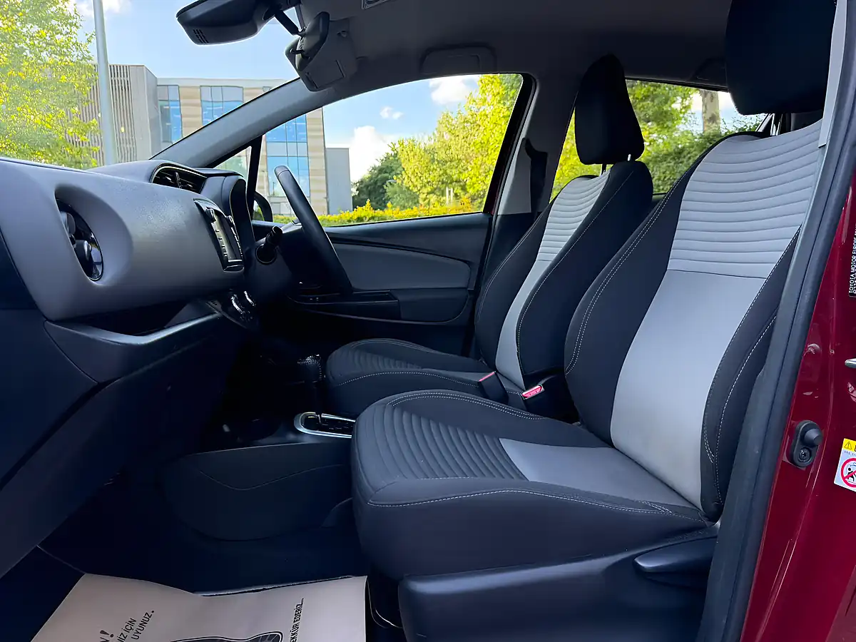 Used 2017 Toyota Yaris Icon Red - Interior and Exterior details 20