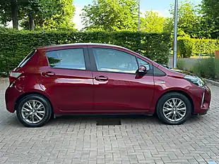 Used 2017 Toyota Yaris Icon Red - Interior and Exterior details 5