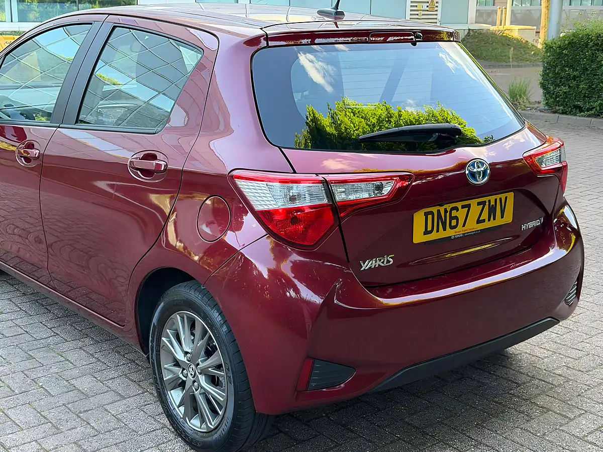 Used 2017 Toyota Yaris Icon Red - Interior and Exterior details 8