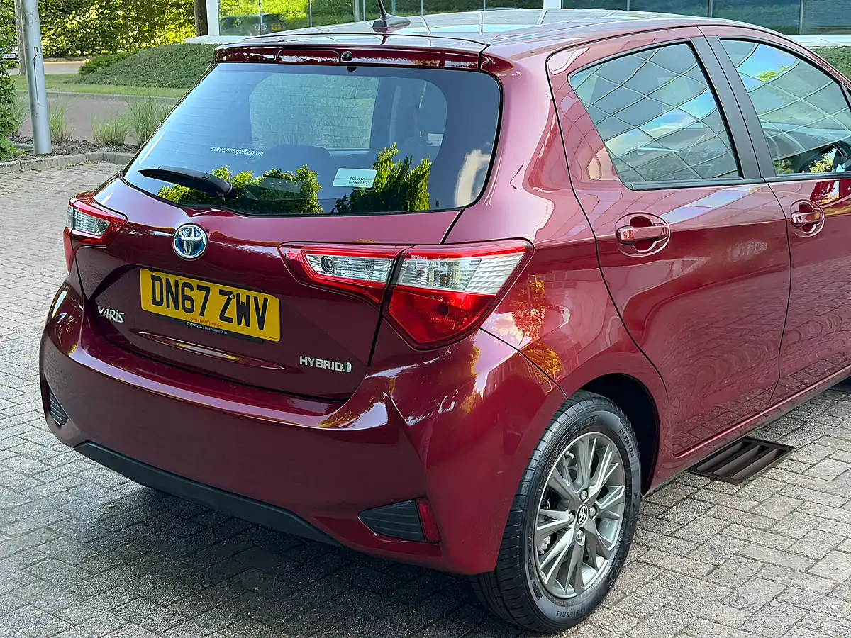 Used 2017 Toyota Yaris Icon Red - Interior and Exterior details 9