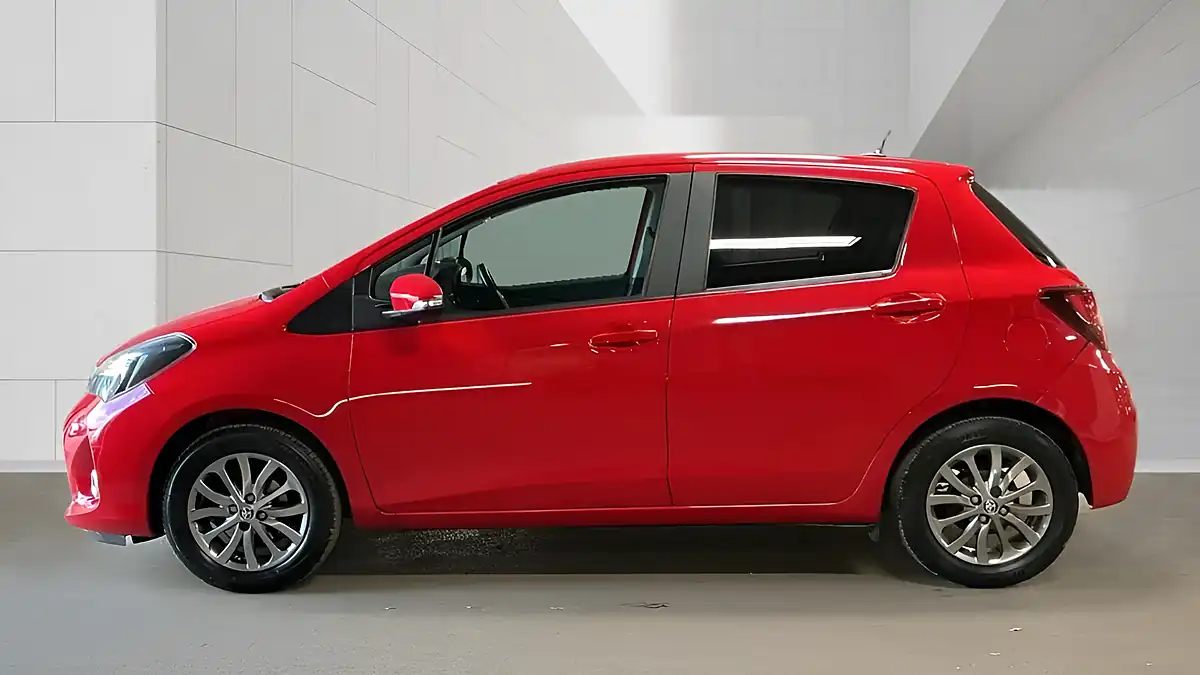 Used 2017 Toyota Yaris Icon Red - Interior and Exterior details 10