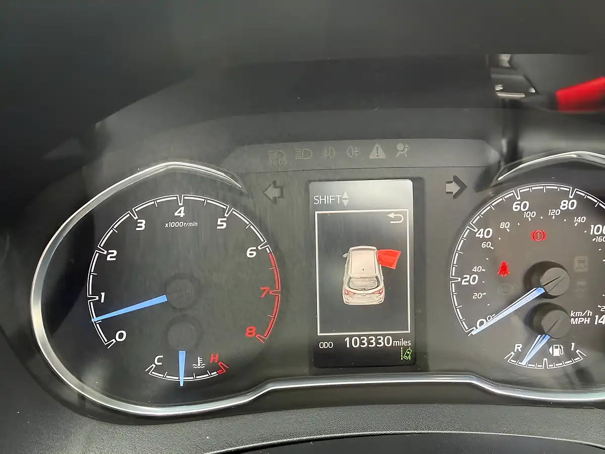 Used 2017 Toyota Yaris Icon Red - Interior and Exterior details 20