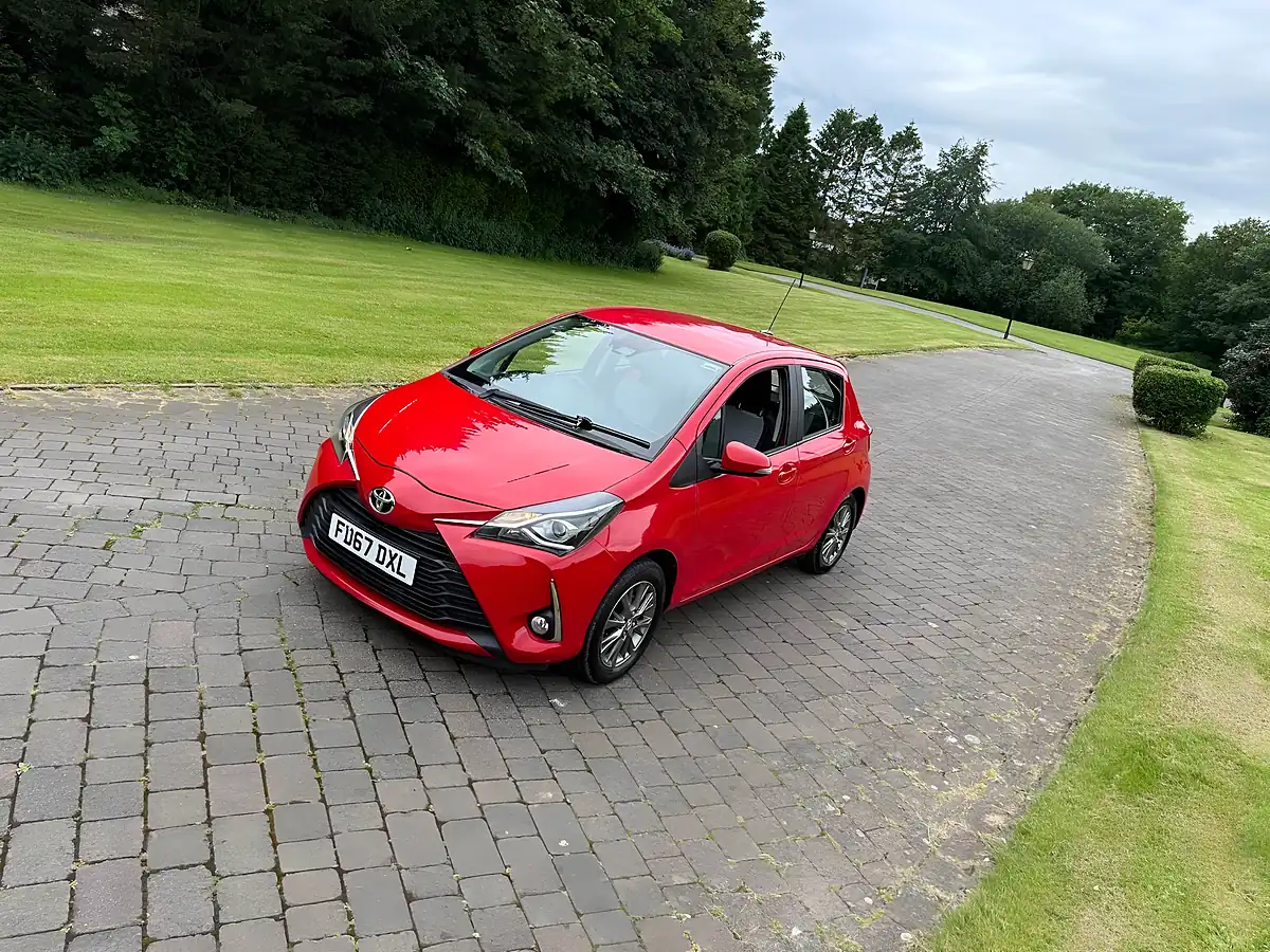 Used 2017 Toyota Yaris Icon Red - Interior and Exterior details 5