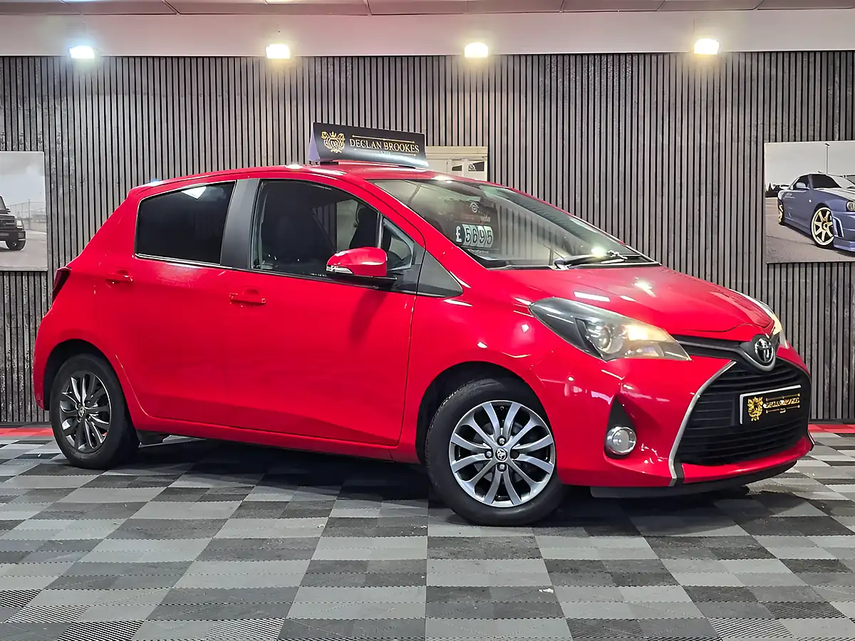 Used 2017 Toyota Yaris Icon Red - Front View