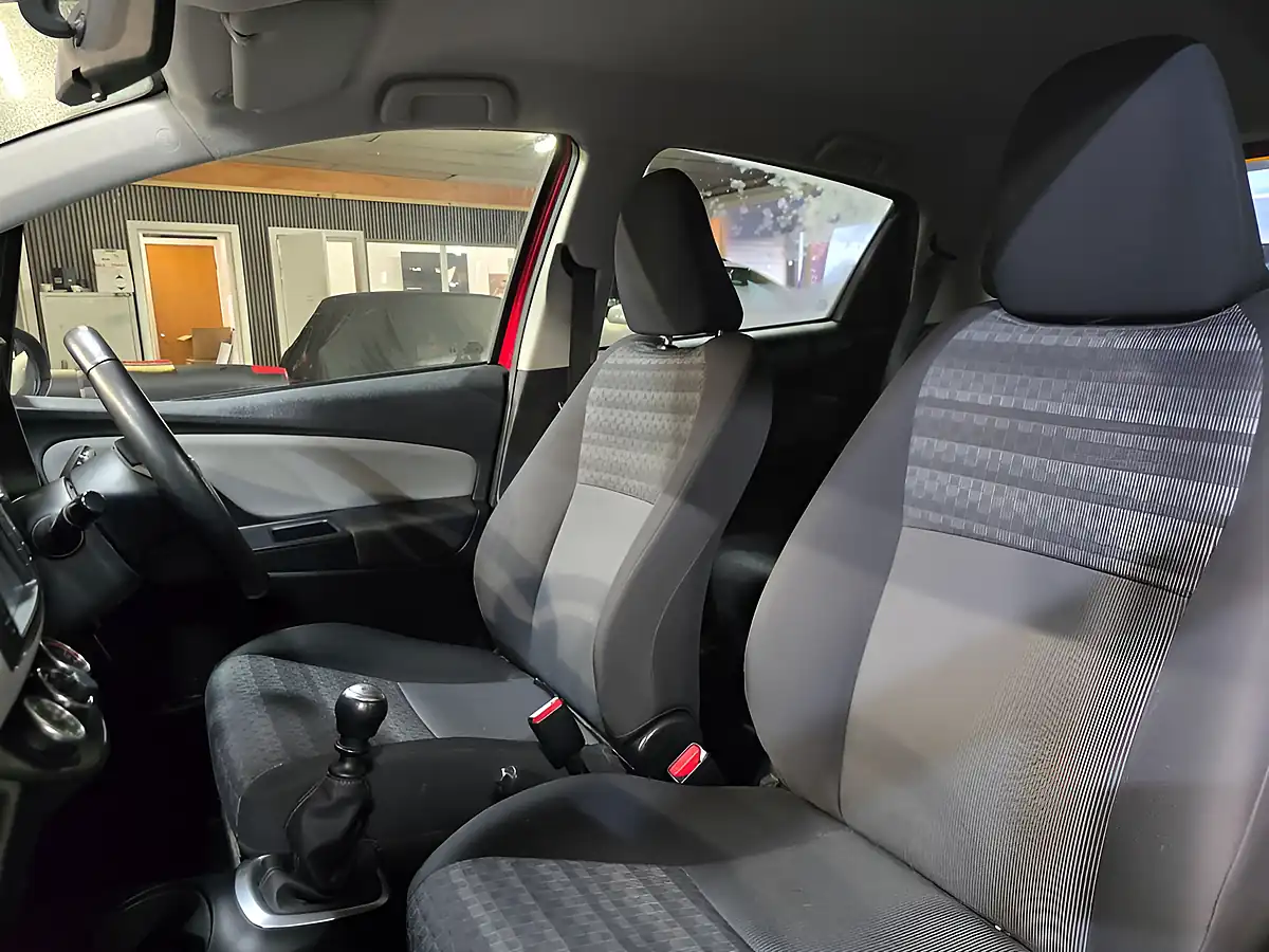 Used 2017 Toyota Yaris Icon Red - Interior and Exterior details 10