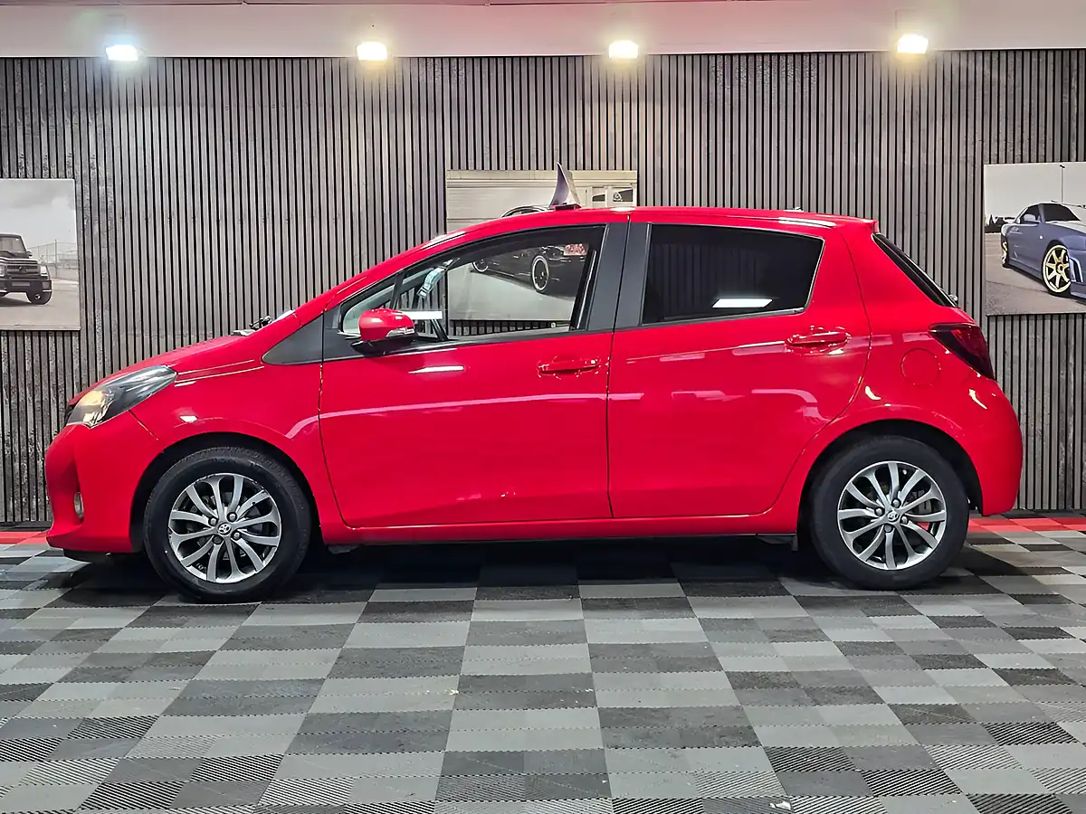 Used 2017 Toyota Yaris Icon Red - Interior and Exterior details 6