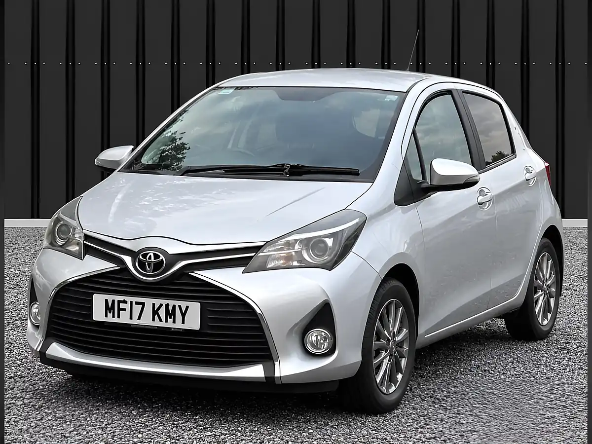Used 2017 Toyota Yaris Icon Silver - Interior and Exterior details 3