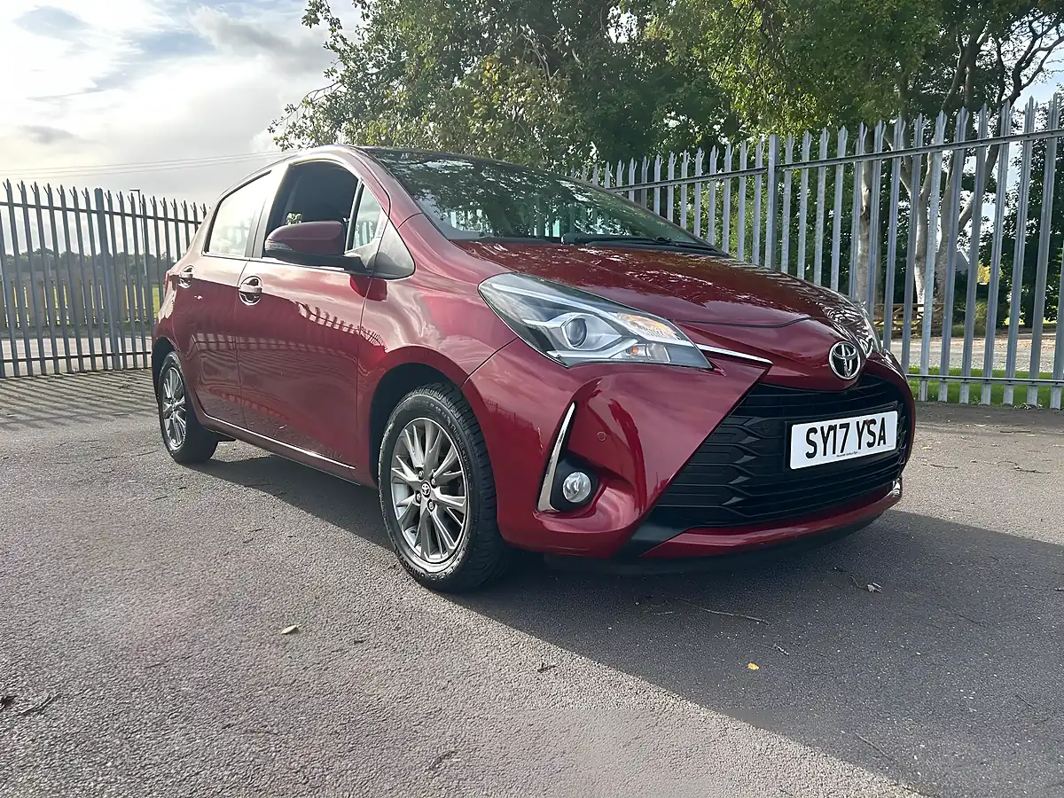 Used 2017 Toyota Yaris Icon Tech Red - Front View