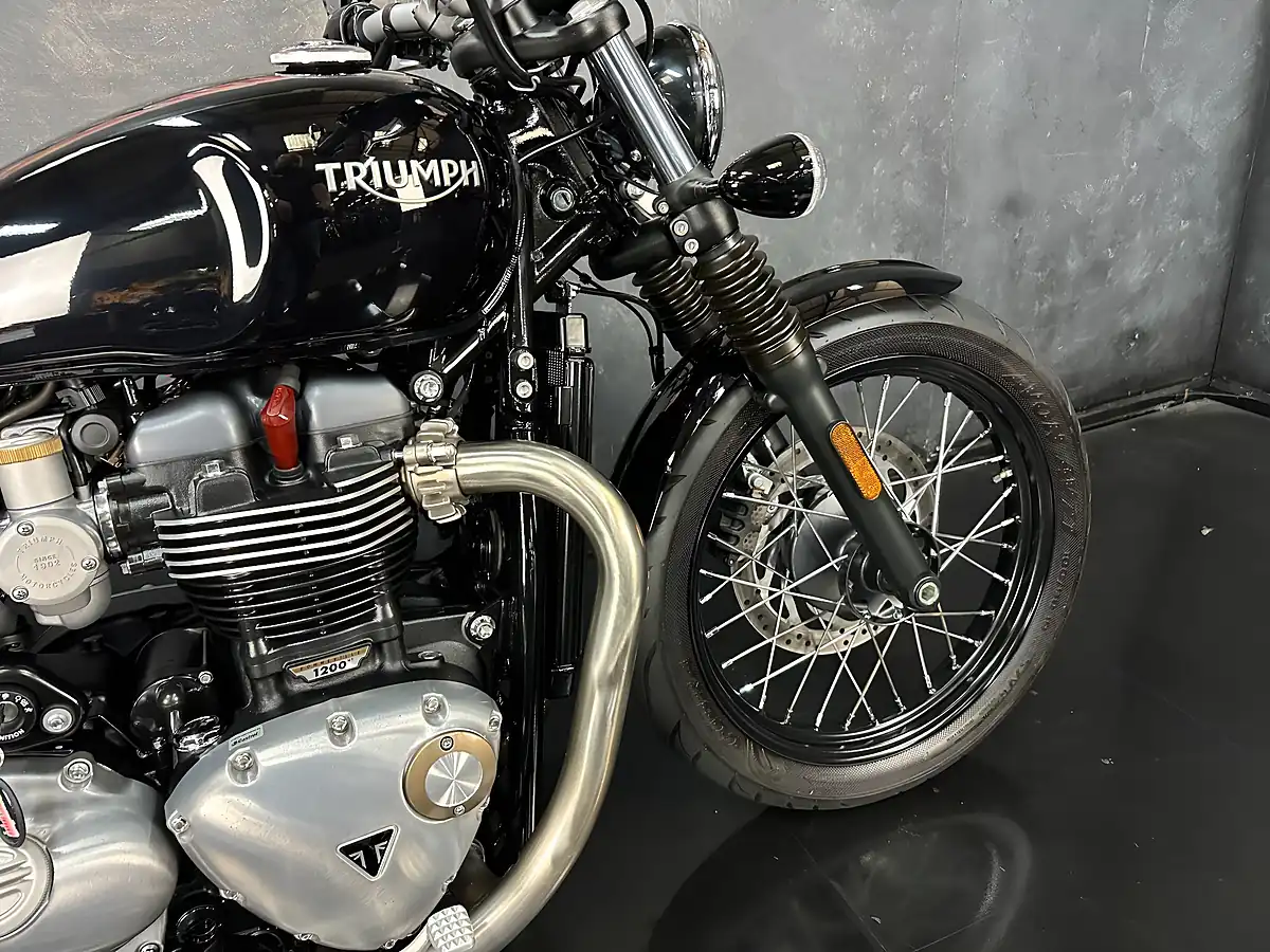 Used 2017 Triumph Bobber 1200 Black - Interior and Exterior details 10