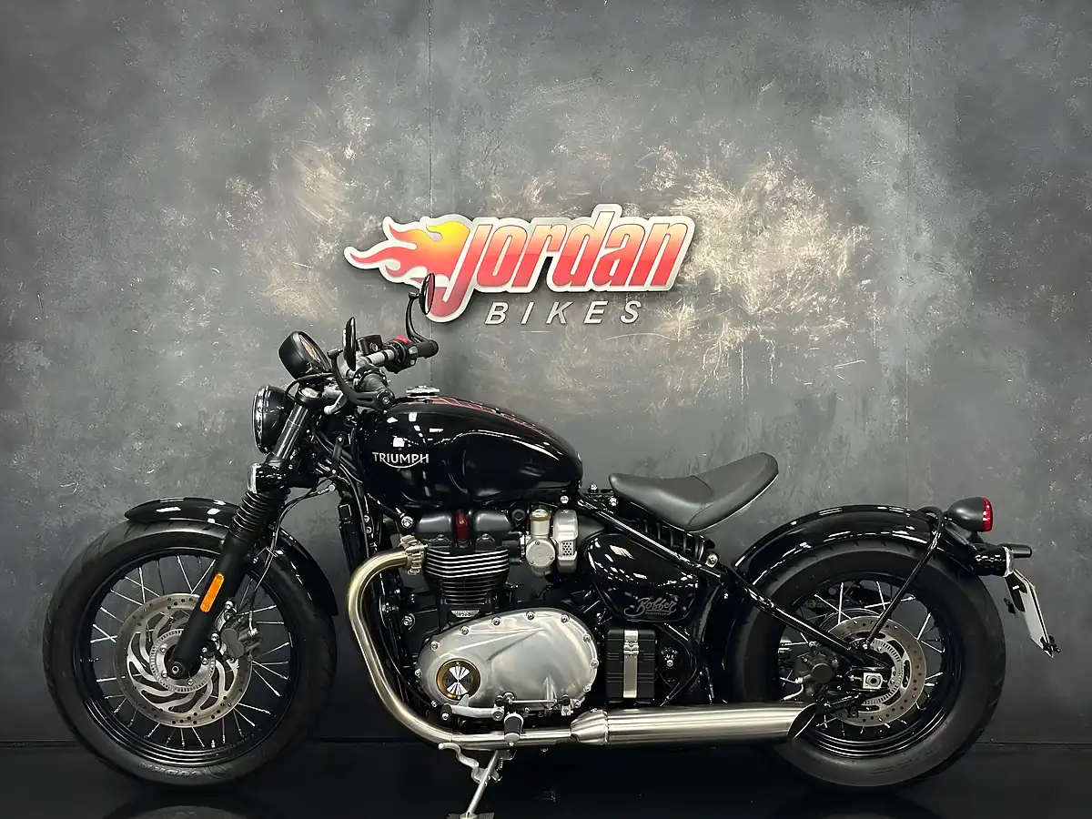 Used 2017 Triumph Bobber 1200 Black - Interior and Exterior details 2