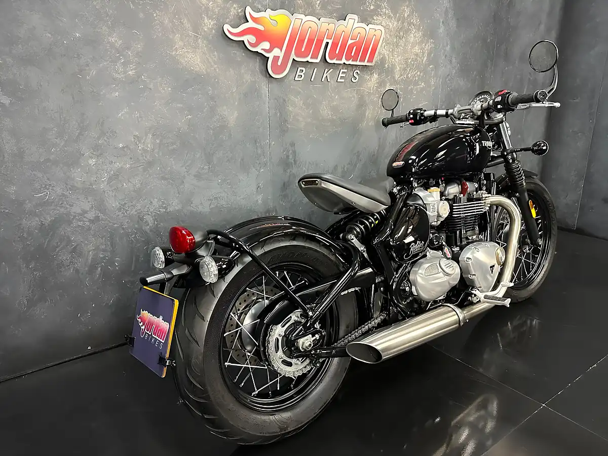 Used 2017 Triumph Bobber 1200 Black - Interior and Exterior details 6