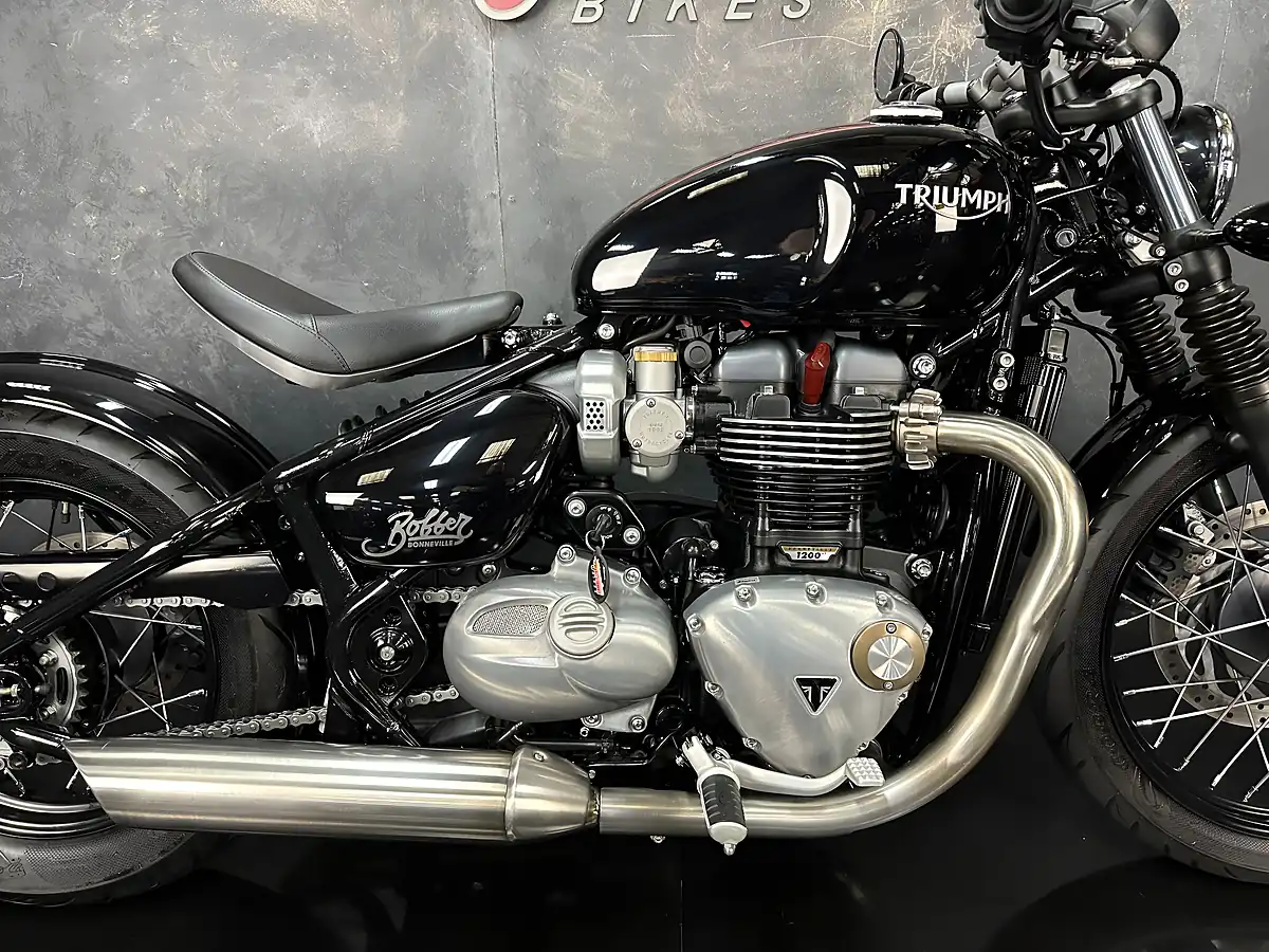 Used 2017 Triumph Bobber 1200 Black - Interior and Exterior details 8