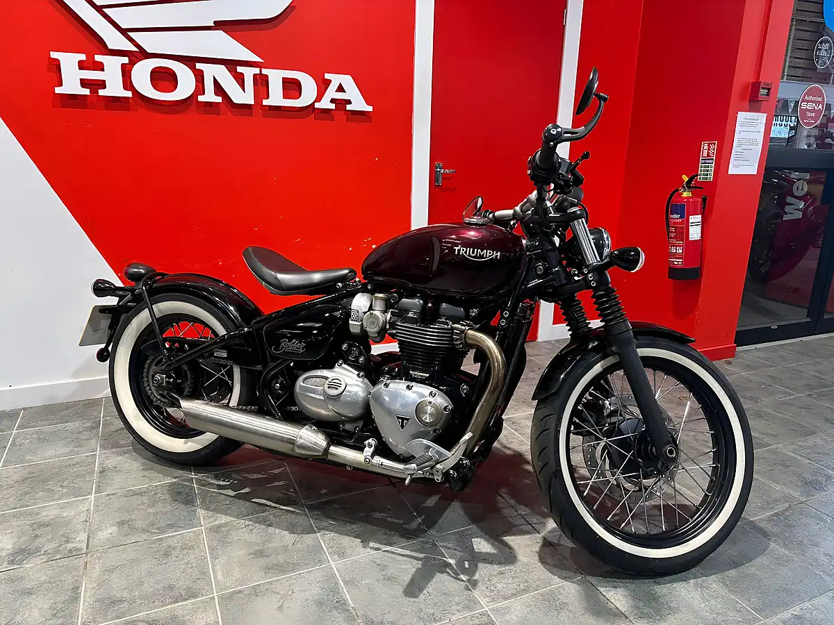Used 2017 Triumph Bonneville Bobber Red - Interior and Exterior details 2