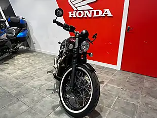 Used 2017 Triumph Bonneville Bobber Red - Interior and Exterior details 5