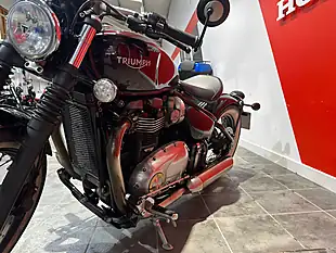 Used 2017 Triumph Bonneville Bobber Red - Interior and Exterior details 6