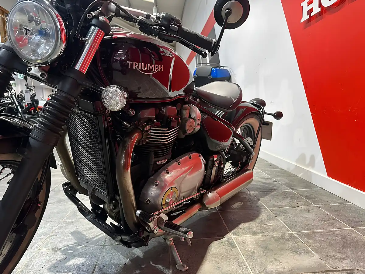 Used 2017 Triumph Bonneville Bobber Red - Interior and Exterior details 6