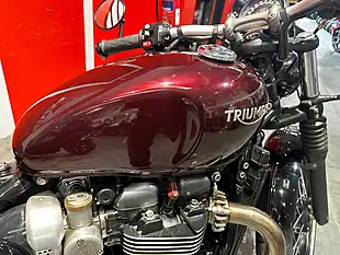 Used 2017 Triumph Bonneville Bobber Red - Interior and Exterior details 8