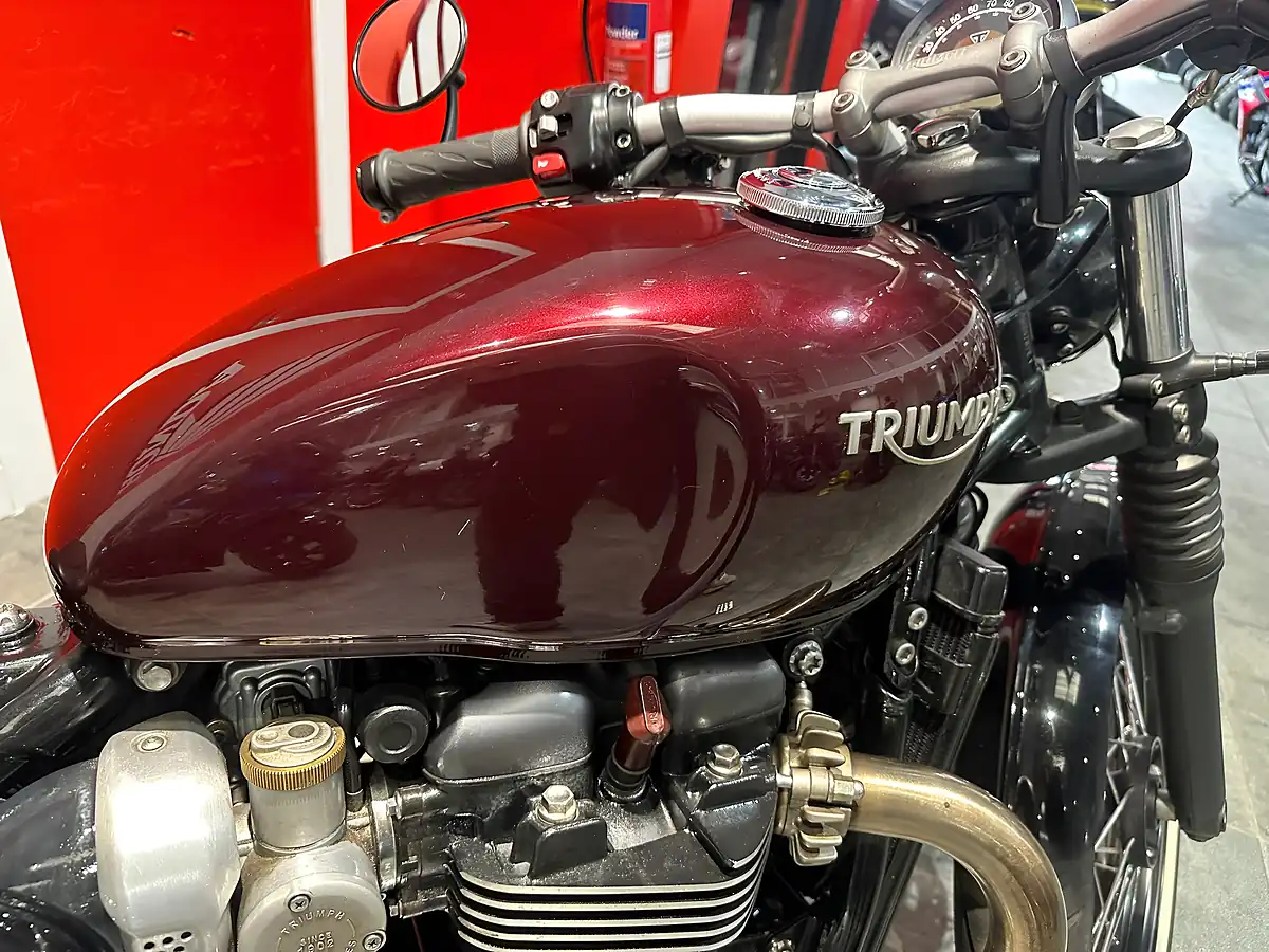 Used 2017 Triumph Bonneville Bobber Red - Interior and Exterior details 8
