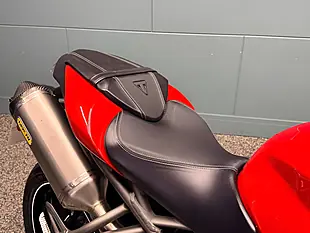 Used 2017 Triumph Speed Triple 1050 S Red - Interior and Exterior details 13