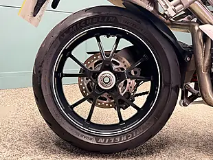 Used 2017 Triumph Speed Triple 1050 S Red - Interior and Exterior details 14