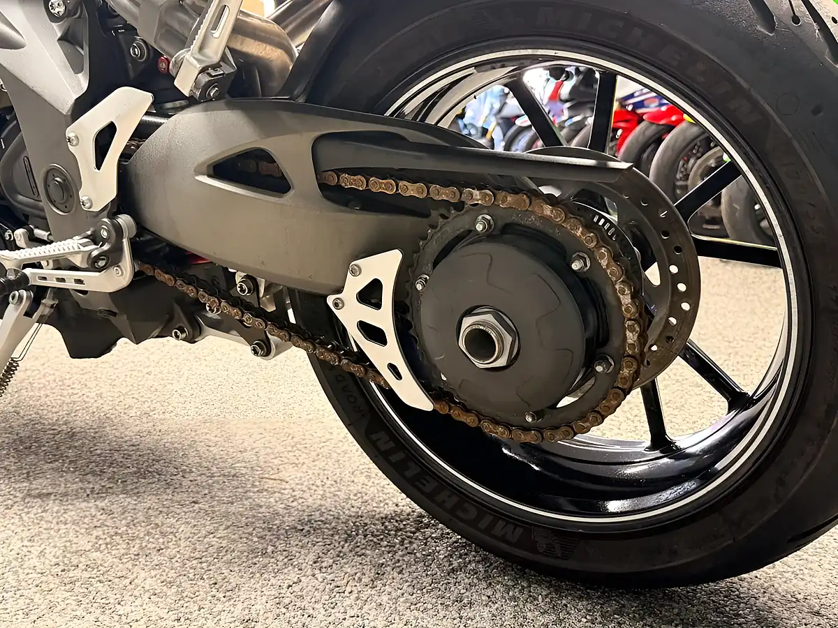 Used 2017 Triumph Speed Triple 1050 S Red - Interior and Exterior details 16