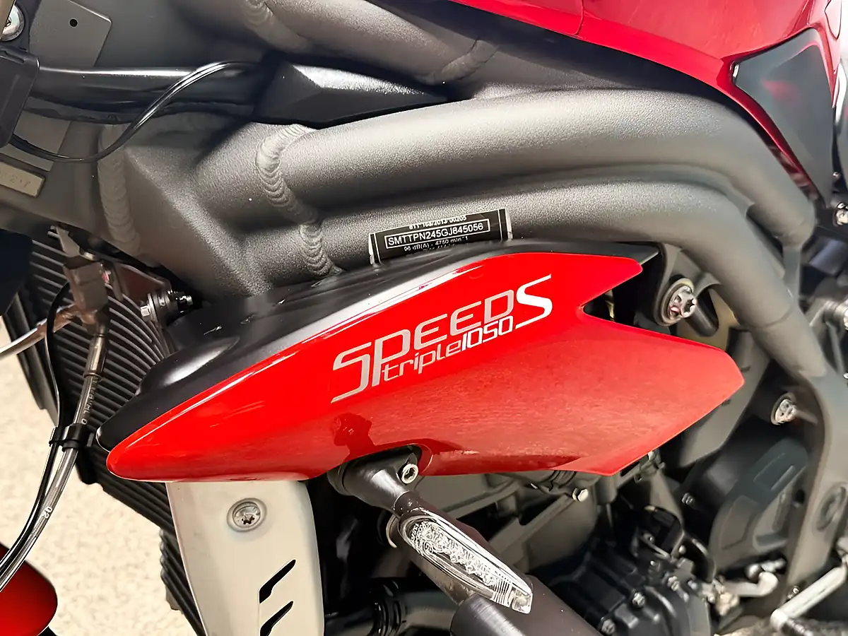 Used 2017 Triumph Speed Triple 1050 S Red - Interior and Exterior details 17