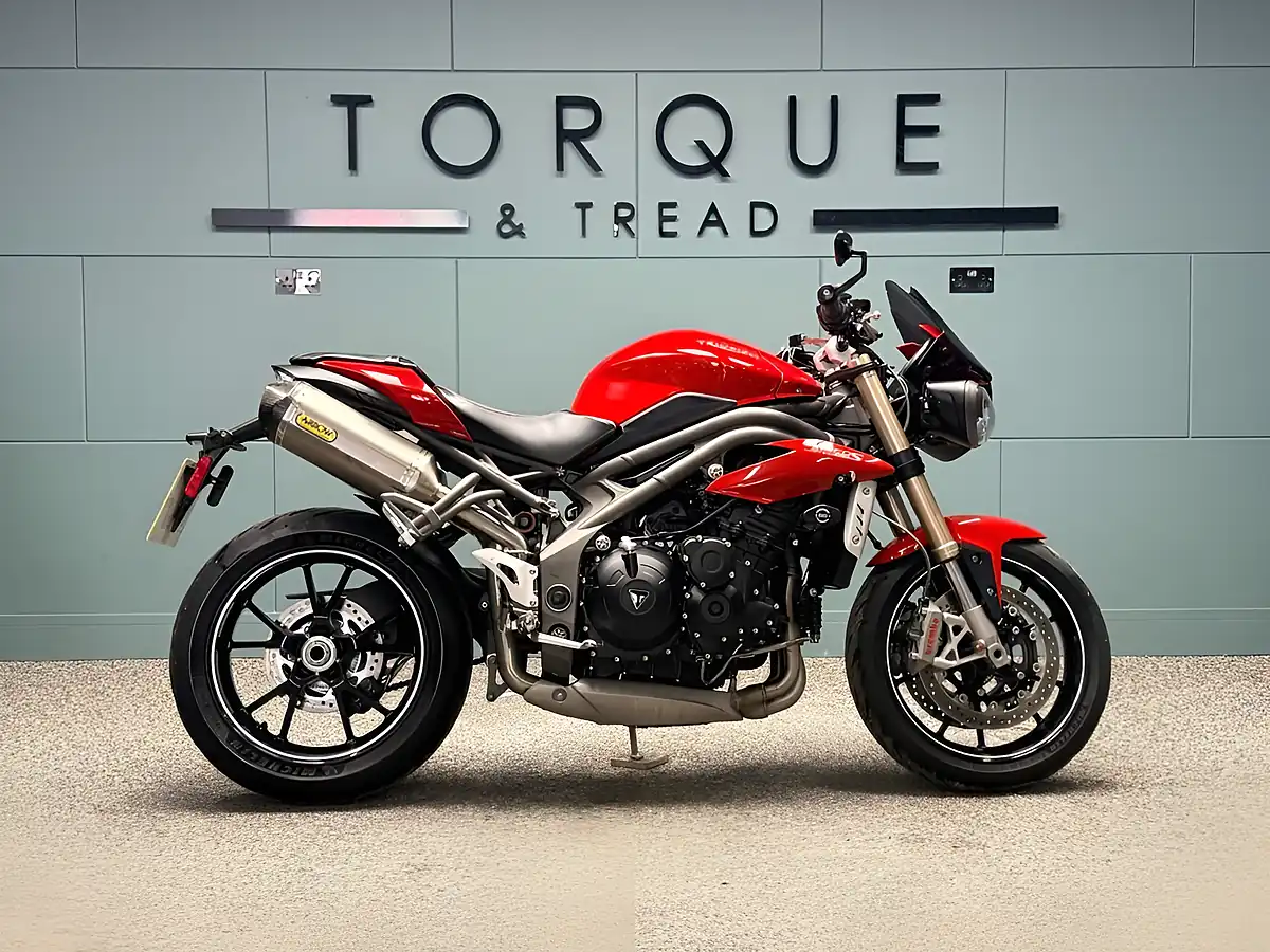 Used 2017 Triumph Speed Triple 1050 S Red - Interior and Exterior details 2
