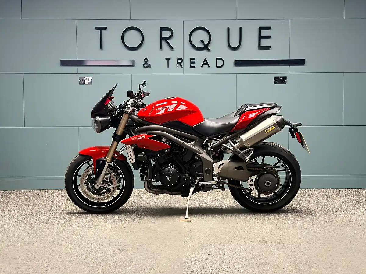 Used 2017 Triumph Speed Triple 1050 S Red - Interior and Exterior details 8