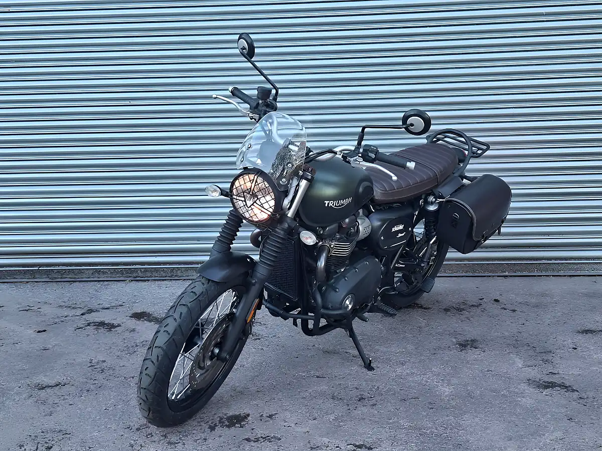 Used 2017 Triumph Street Scrambler Green - Interior and Exterior details 5