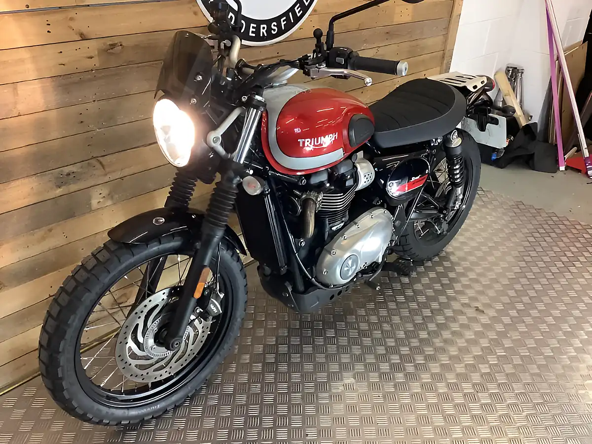 Used 2017 Triumph Street Scrambler Red - Interior and Exterior details 3