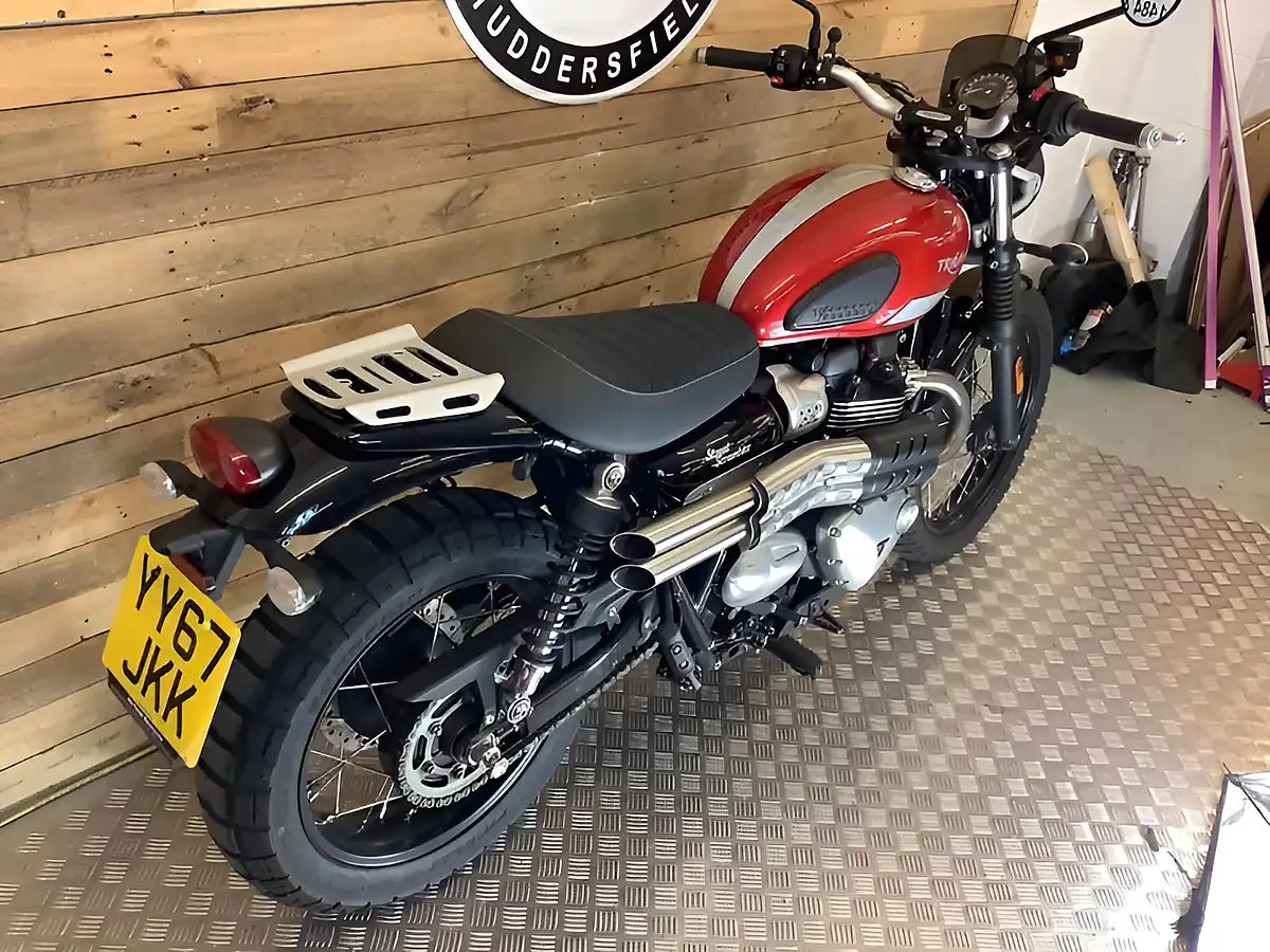 Used 2017 Triumph Street Scrambler Red - Interior and Exterior details 4