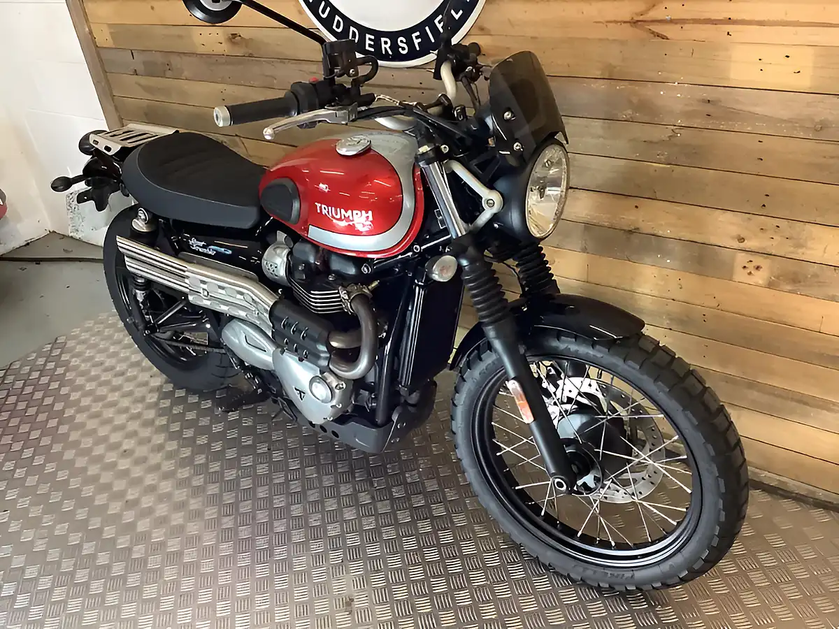 Used 2017 Triumph Street Scrambler Red - Interior and Exterior details 5