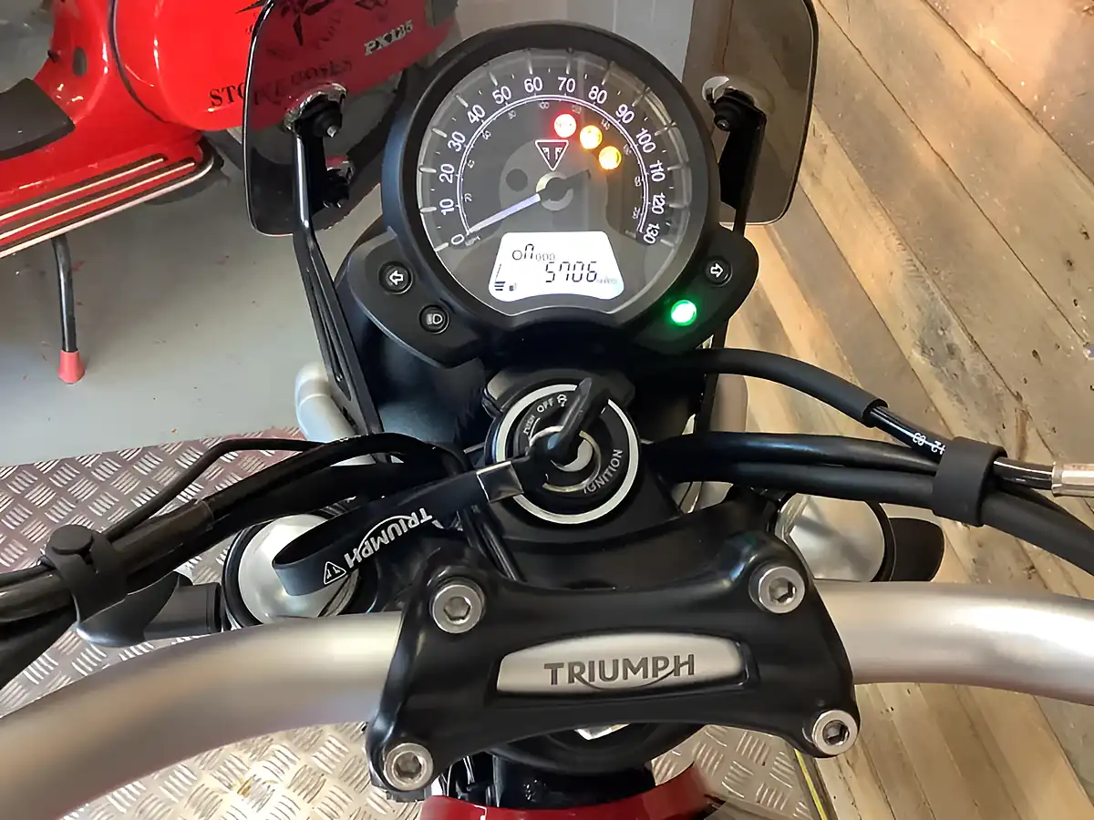 Used 2017 Triumph Street Scrambler Red - Interior and Exterior details 7