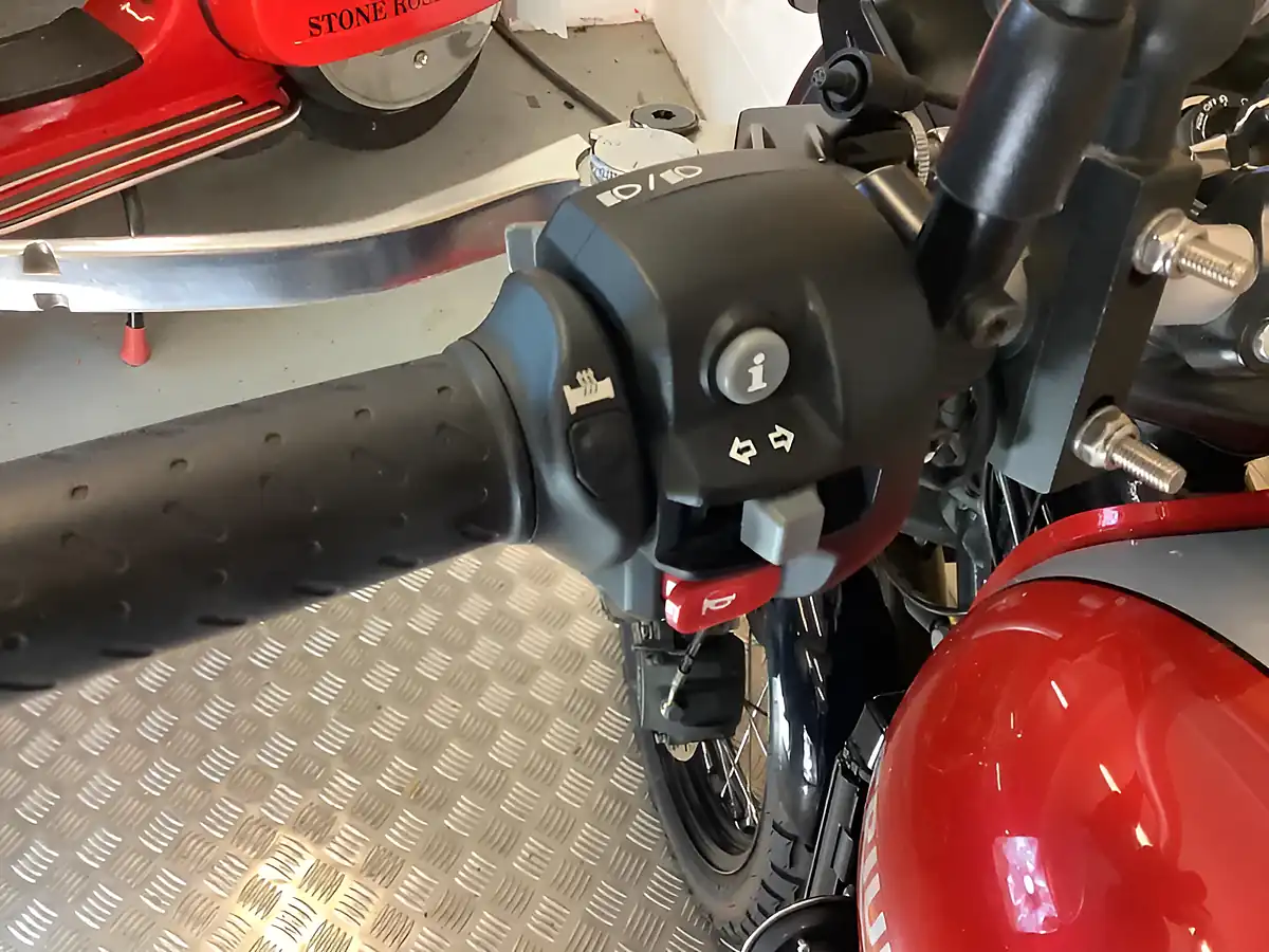 Used 2017 Triumph Street Scrambler Red - Interior and Exterior details 8