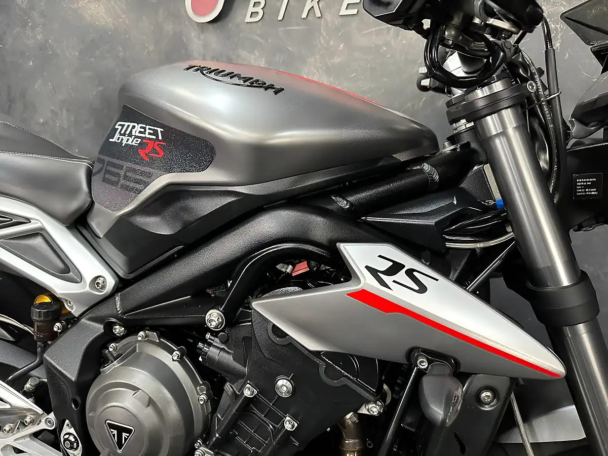 Used 2017 Triumph Street Triple RS Silver - Interior and Exterior details 18